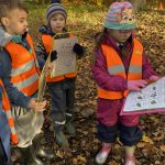 Identifying trees by their leaves