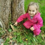 Little girl finds creepy crawlies